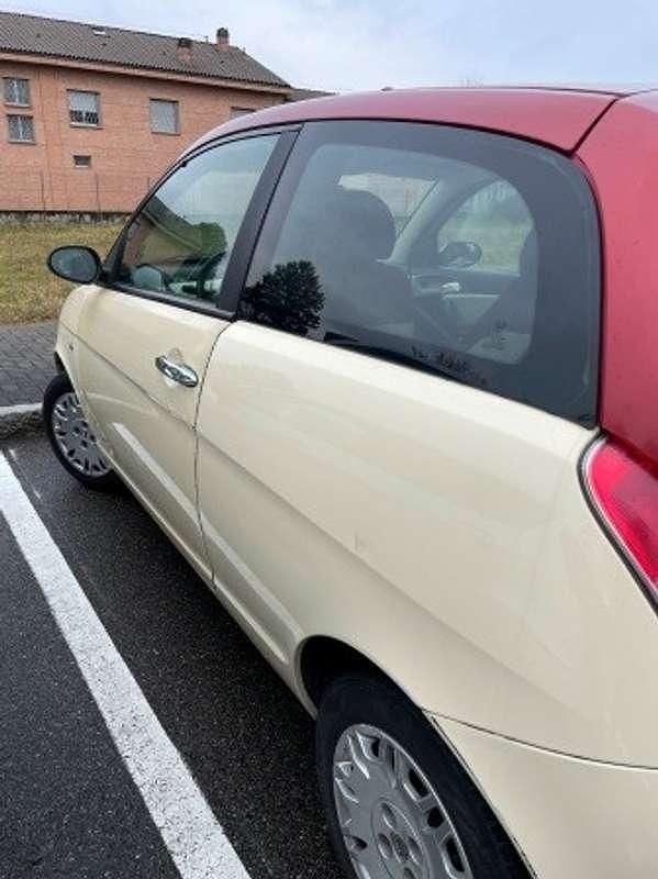 Usata Lancia Ypsilon 60 CV (44 kW) 2005 Beige Utilitaria
