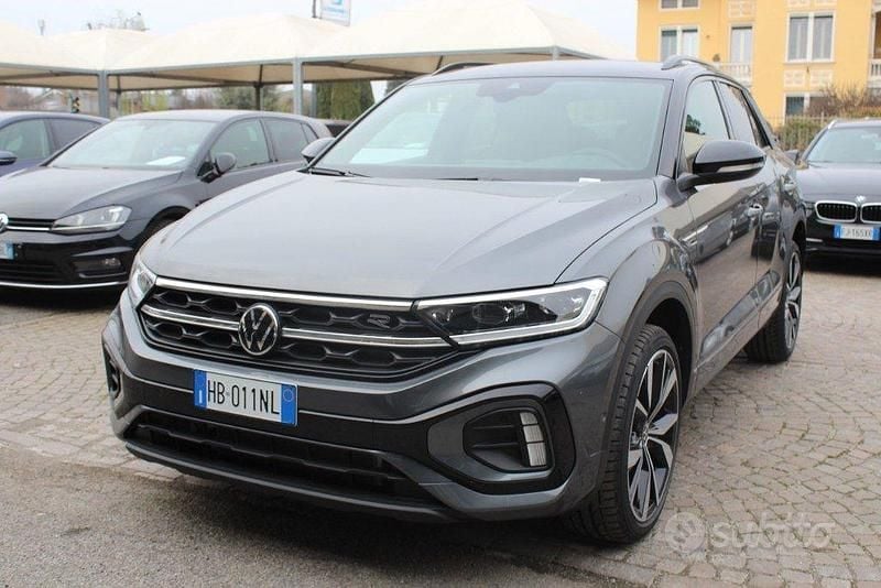 Nuova VW T-Roc R-line 116 CV (85 kW) 2025 Grigio scuro metallizzato SUV
