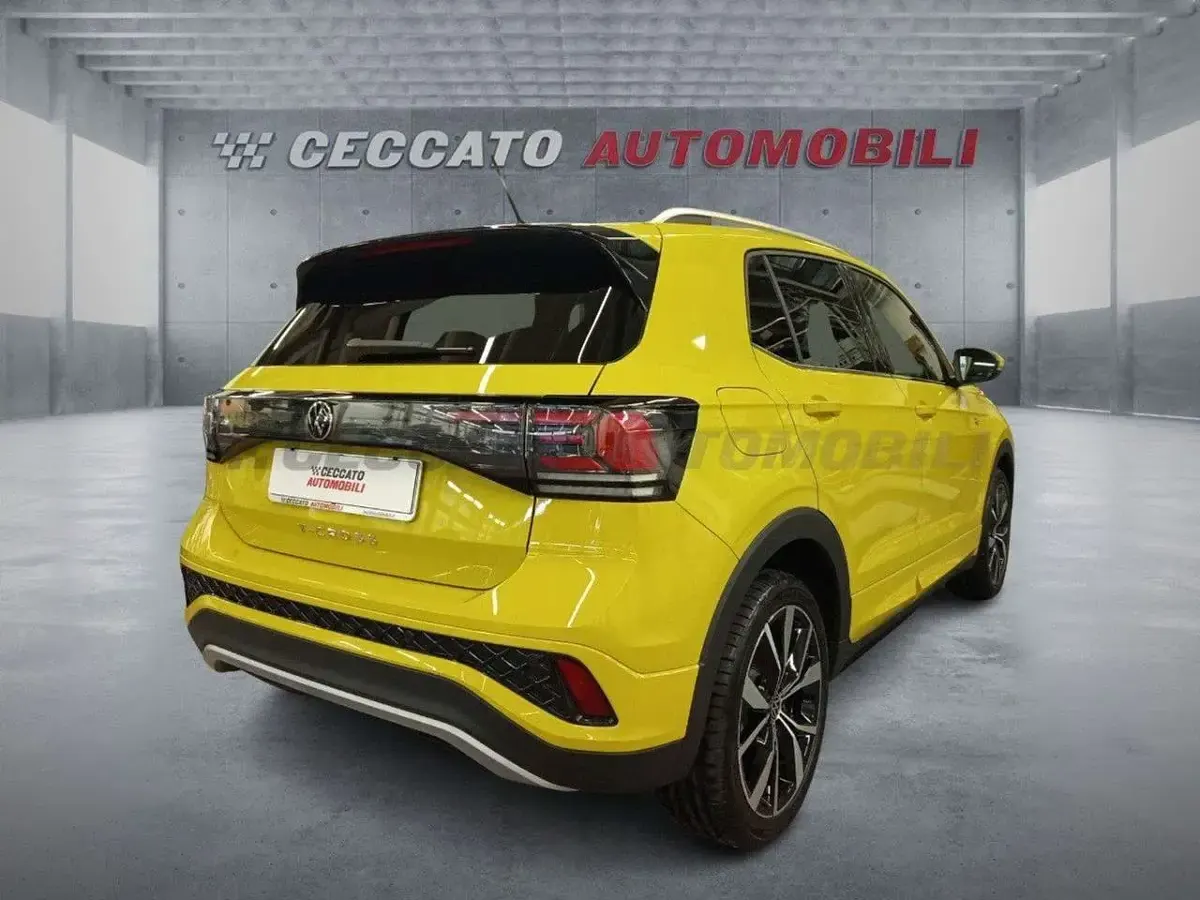 Usata VW T-Cross R-line 116 CV (85 kW) 2024 Grigio SUV