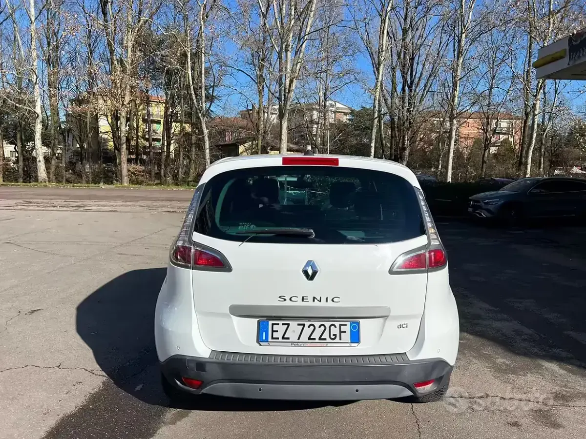 Käytetty Renault Scenic E-Tech 110 HP (80 kW) 2015 Valkoinen Tila-auto