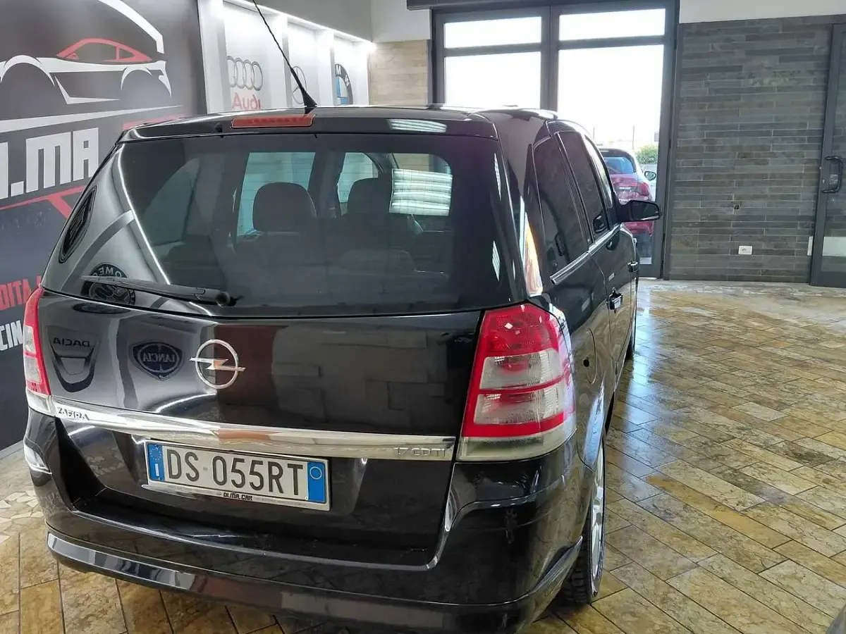 Usata Opel Zafira Club 110 CV (80 kW) 2008 Nero Monovolume
