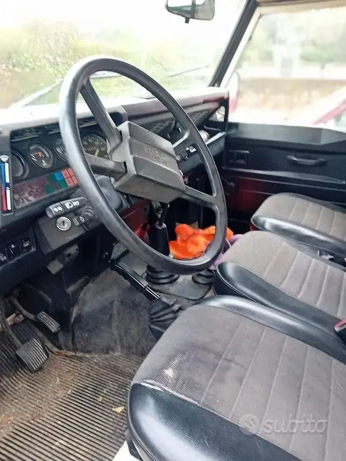 Usata Land Rover Defender 86 CV (63 kW) 1987 SUV