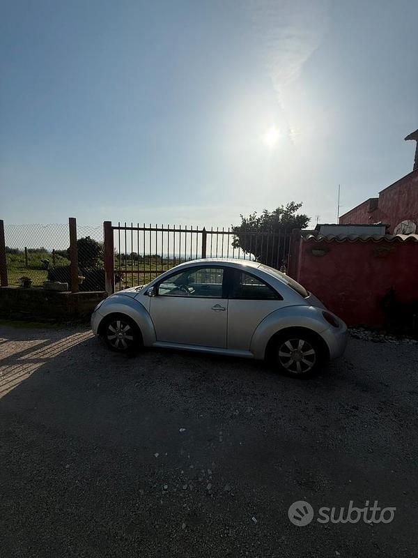 Usata VW New Beetle 105 CV (77 kW) 2007 Grigio Utilitaria