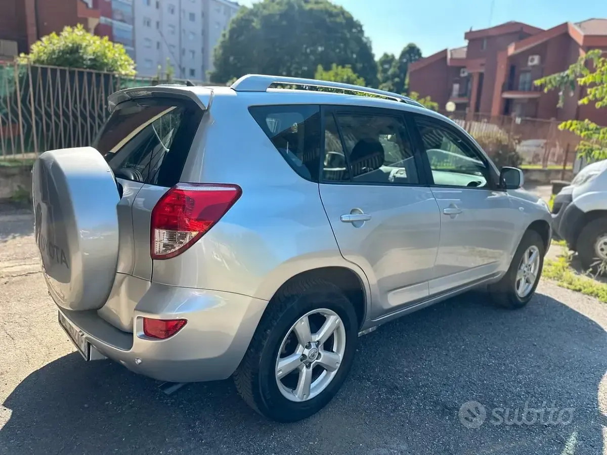 Usata Toyota RAV4 Sol 152 CV (111 kW) 2008 Grigio SUV