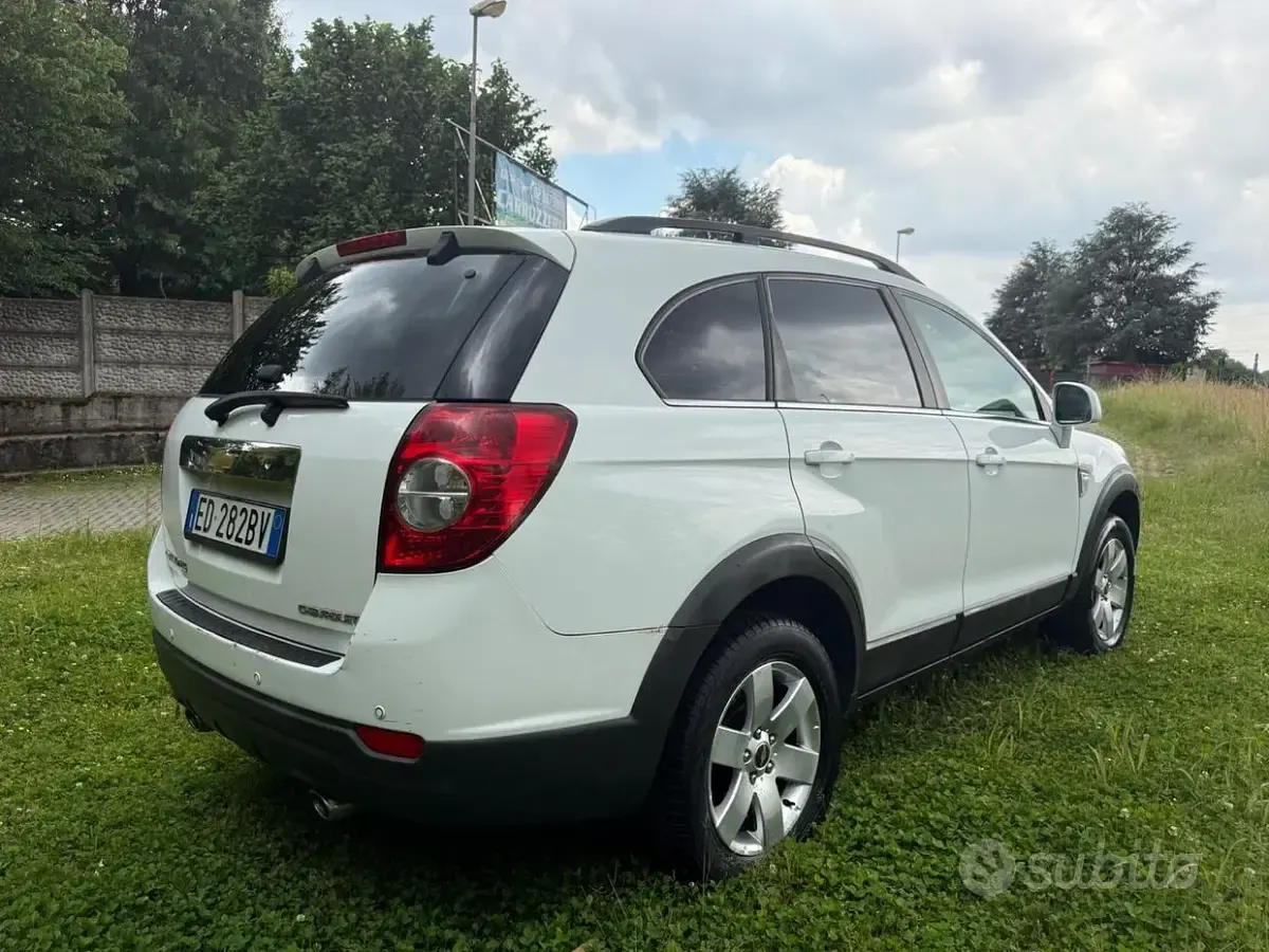 Usata Chevrolet Captiva LS 150 CV (110 kW) 2008 Bianco SUV