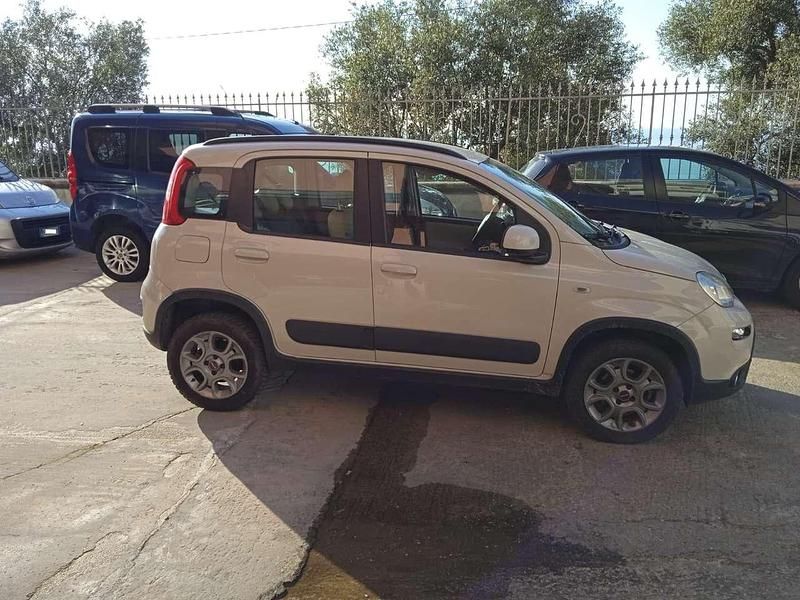 Usata Fiat Panda 4x4 S 95 CV (69 kW) 2015 Beige Utilitaria