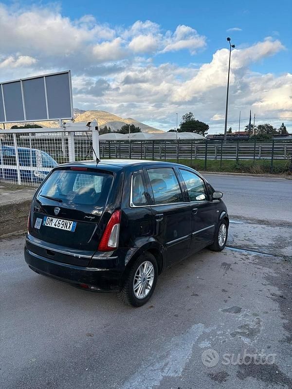 Usata Lancia Musa 90 CV (66 kW) 2008 Nero Monovolume