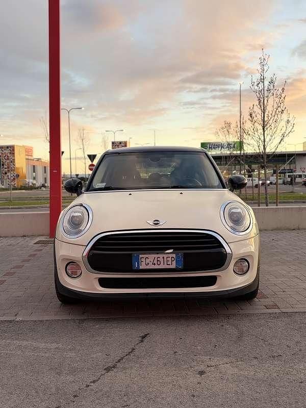 Usata Mini Cooper D Business 116 CV (85 kW) 2016 Utilitaria