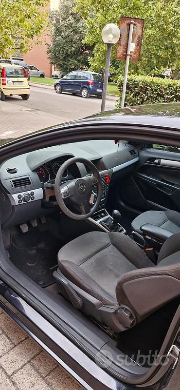 Usata Opel Astra GTC 90 CV (66 kW) 2007 Nero Berlina