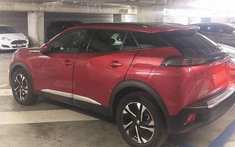 Usata Peugeot 2008 Allure 110 CV (80 kW) 2021 Rosso SUV