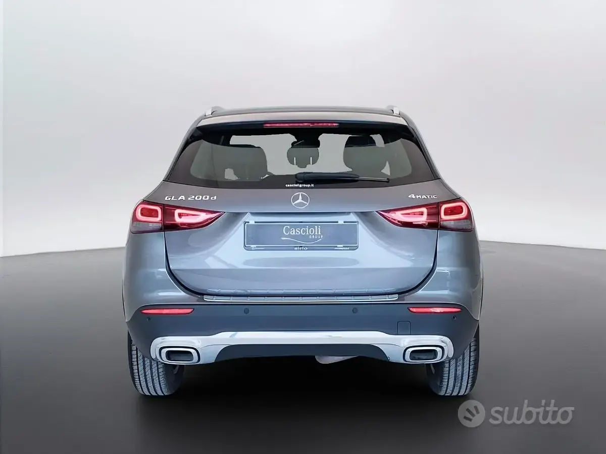 Usata Mercedes GLA200 150 CV (110 kW) 2023 Grigio SUV