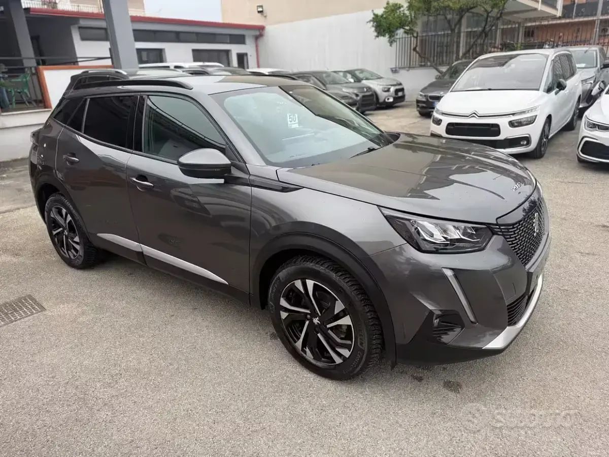 Usata Peugeot 2008 Allure 110 CV (80 kW) 2021 Grigio SUV