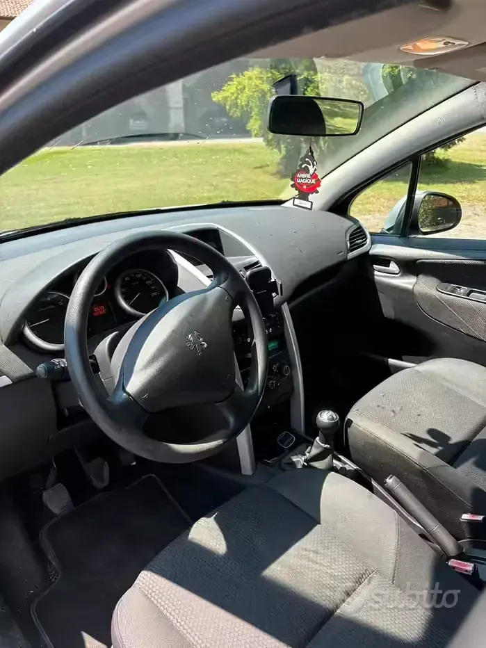 Usata Peugeot 207 73 CV (53 kW) 2013 Grigio Berlina