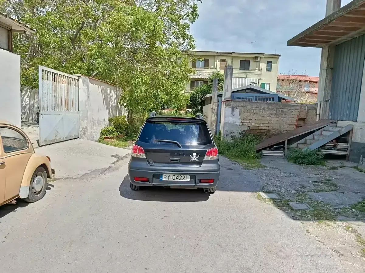 Usata Mitsubishi Outlander Comfort Edition 136 CV (100 kW) 2003 Nero SUV
