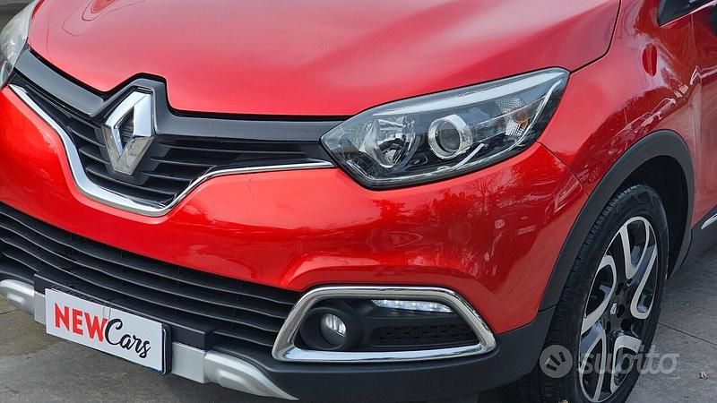 Usata Renault Captur Zen 90 CV (66 kW) 2016 Rosso SUV