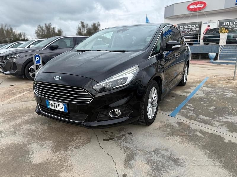 Usata Ford S-MAX Titanium 180 CV (132 kW) 2017 Nero Monovolume