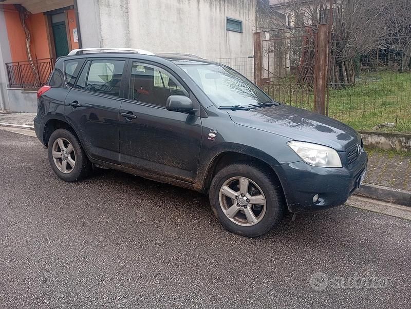 Usata Toyota RAV4 136 CV (100 kW) 2006 Grigio SUV