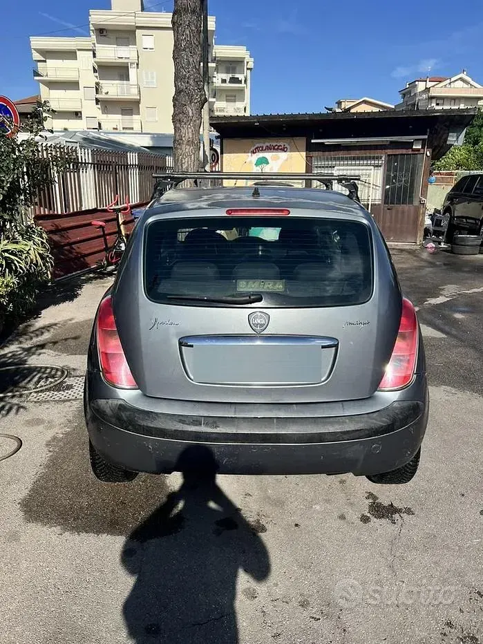Usata Lancia Ypsilon 69 CV (50 kW) 2005 Bluazzurro Utilitaria