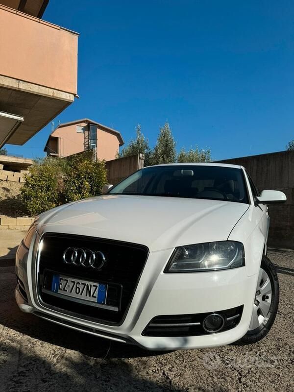 Bianco Usata 2011 Audi A3 Tre volumi | 4500 € (Super prezzo) - Immagine 1/4