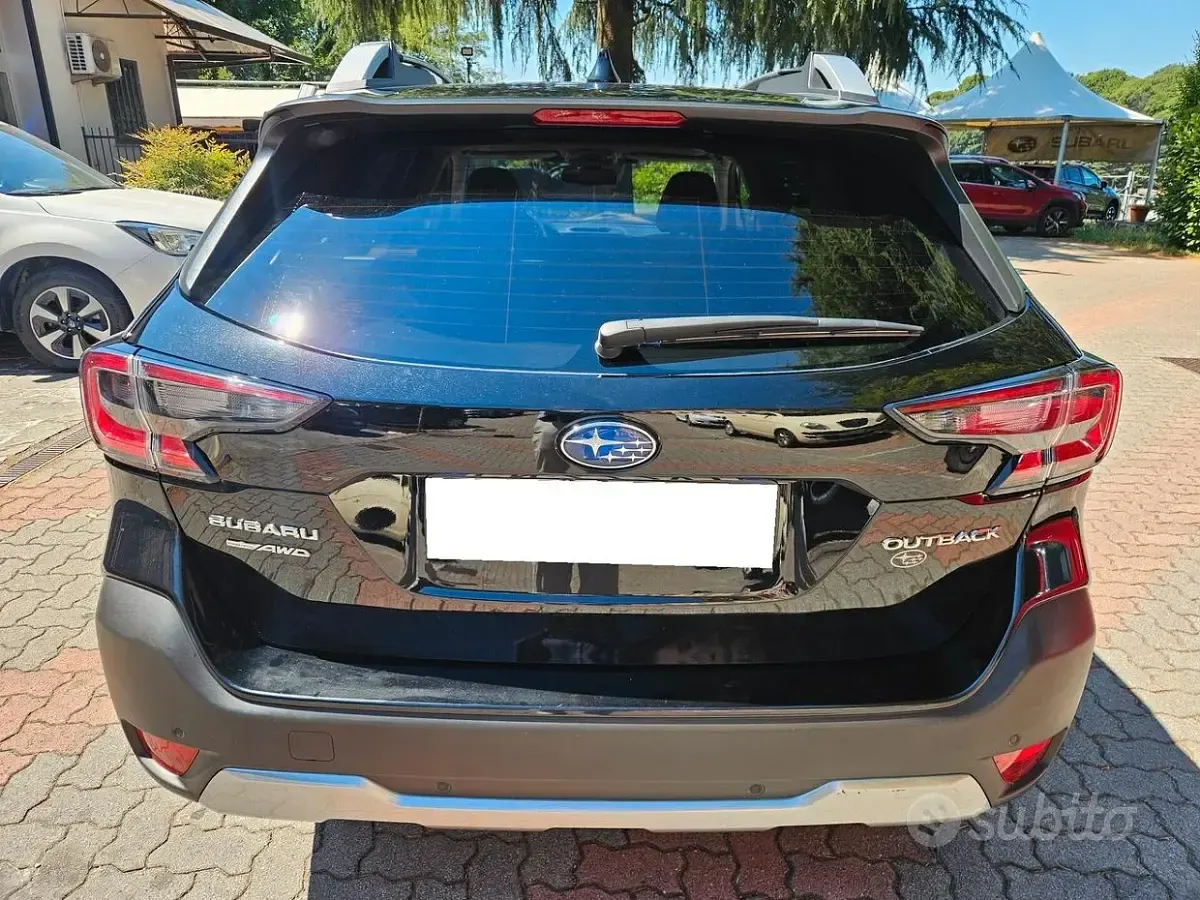 Usata Subaru Outback Premium 169 CV (124 kW) 2023 Nero Station wagon