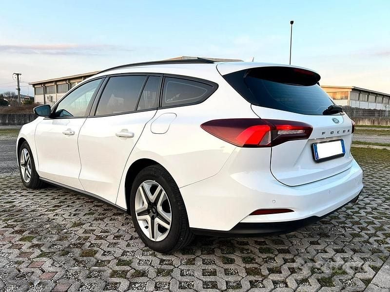 Usata Ford Focus 120 CV (88 kW) 2022 Bianco Station wagon