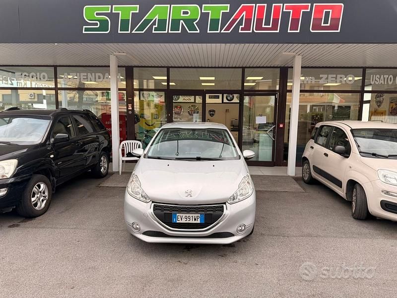 Usata Peugeot 208 Allure 68 CV (50 kW) 2014 Grigio Utilitaria