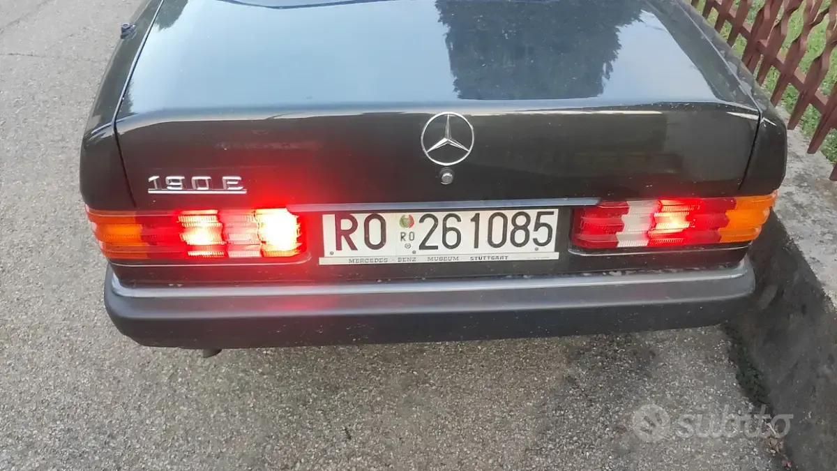 Usata Mercedes 190 122 CV (89 kW) 1988 Blu Berlina