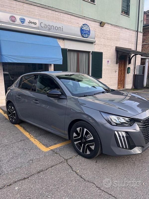 Usata Peugeot 208 Allure 101 CV (74 kW) 2025 Other Utilitaria