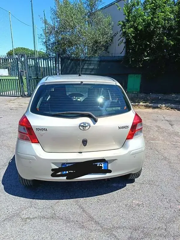 Begagnad Toyota Yaris 101 HK (74 kW) 2010 Halvkombi