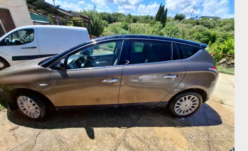 Usata Lancia Delta 200 CV (147 kW) 2011 Utilitaria