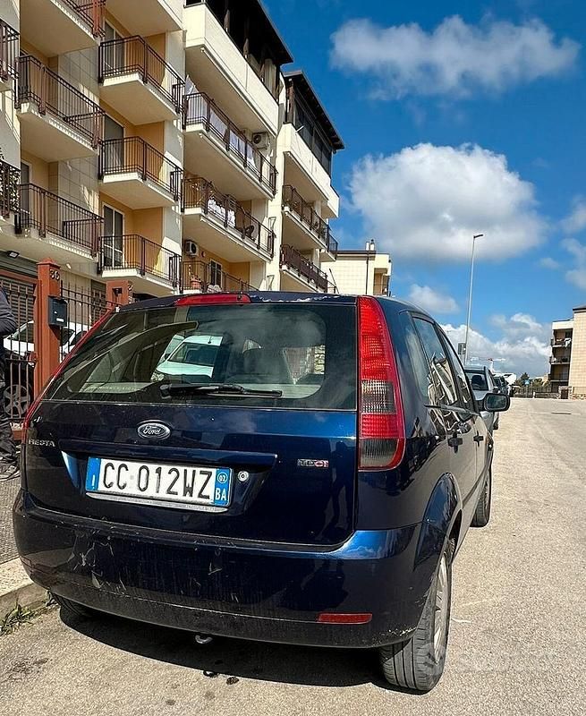 Usata Ford Fiesta 68 CV (50 kW) 2002 Blu Utilitaria