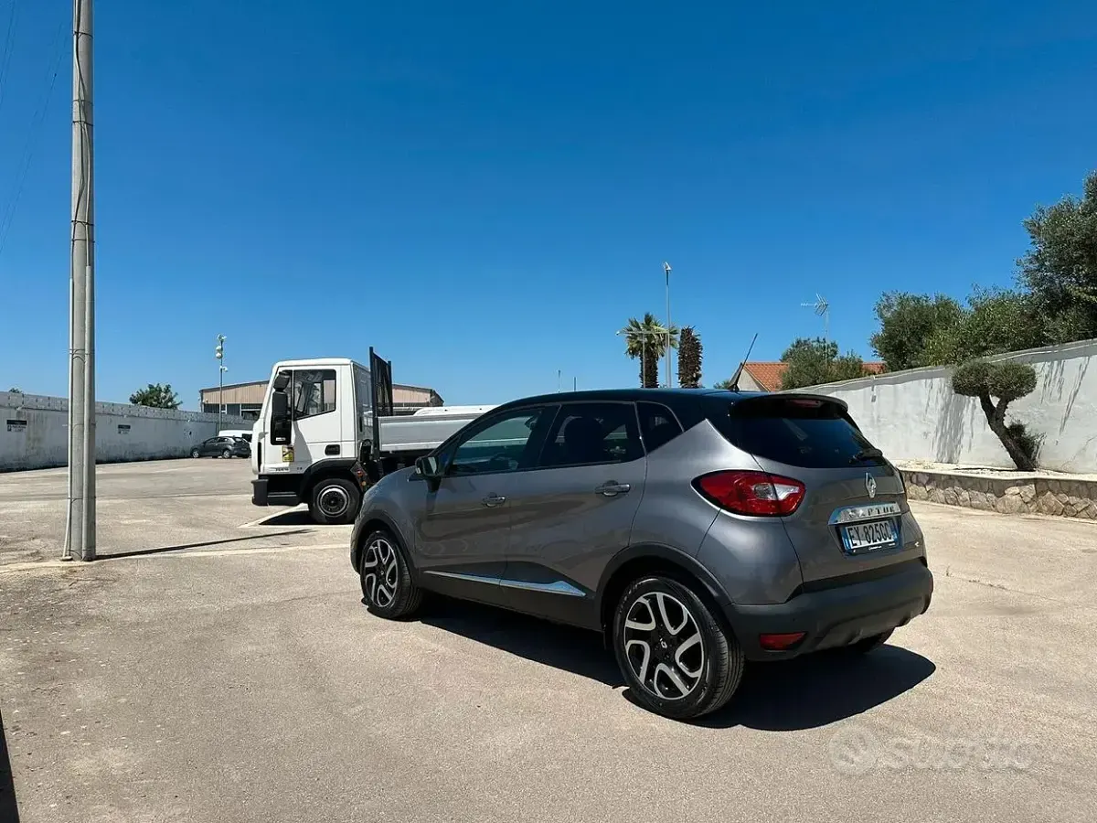 Usata Renault Captur 90 CV (66 kW) 2015 Grigio SUV