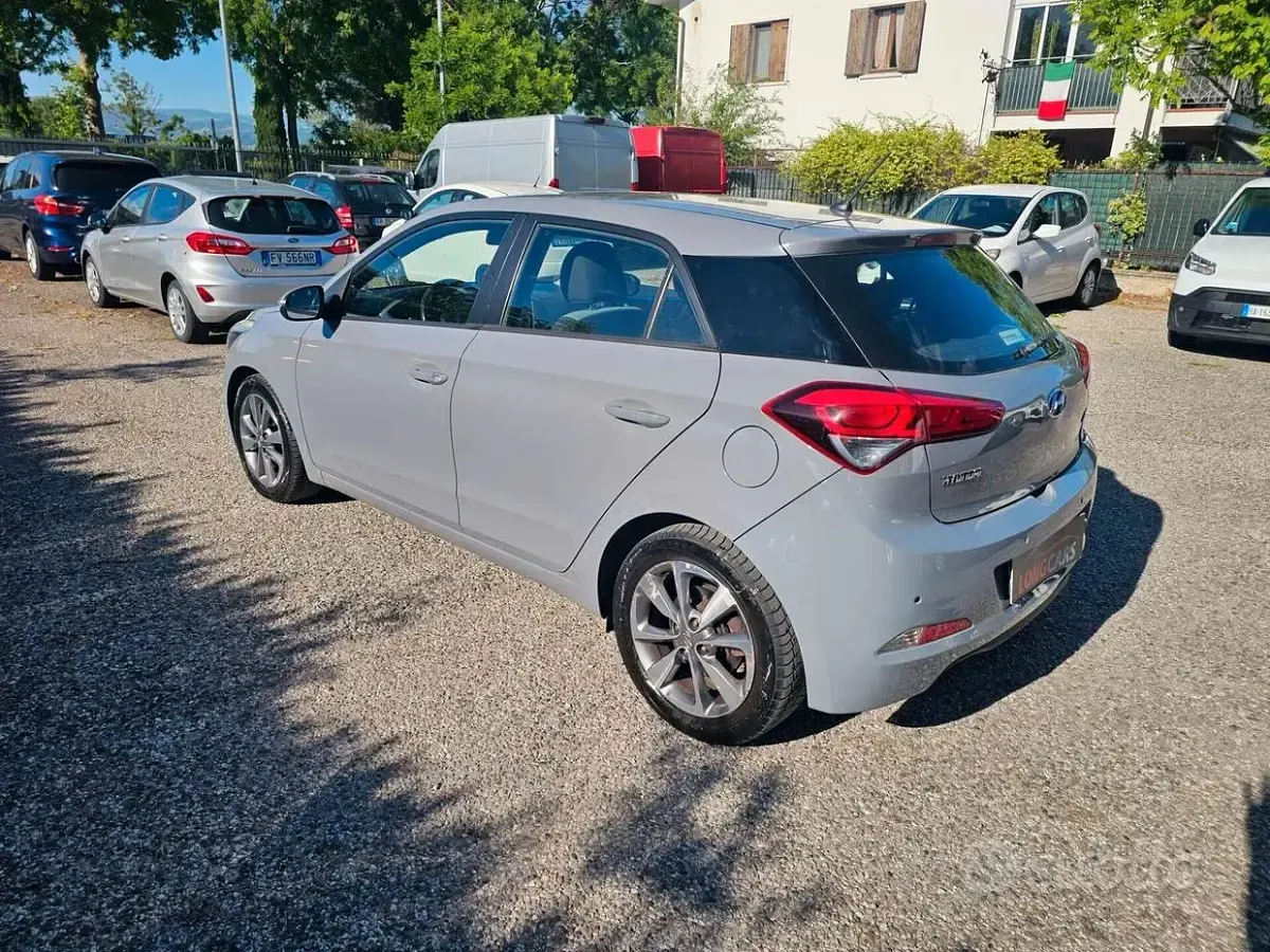 Usata Hyundai i20 Style 84 CV (61 kW) 2016 Grigio Berlina