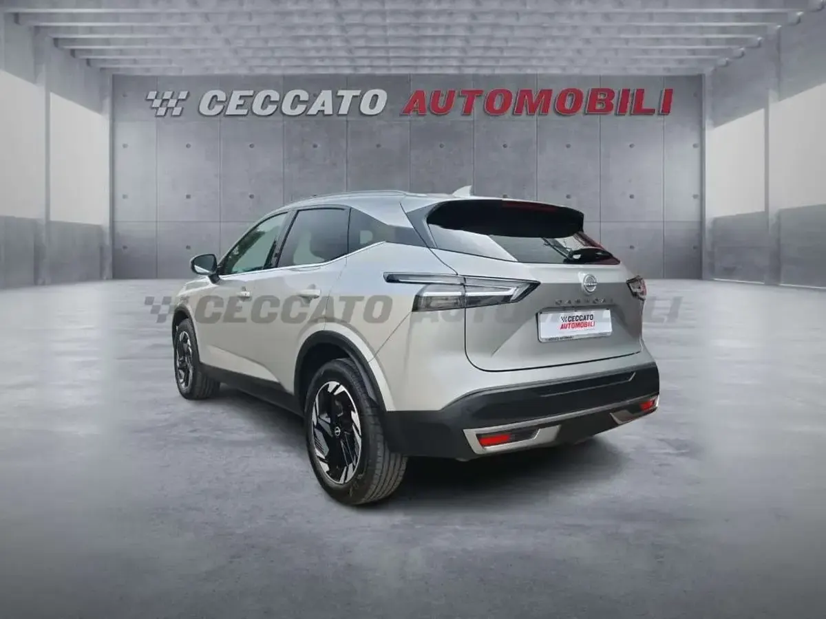 Usata Nissan Qashqai N-Connecta 140 CV (102 kW) 2025 Grigio SUV