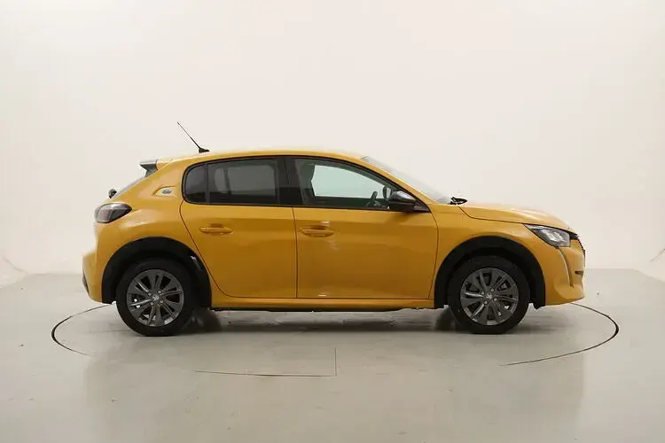 Usado Peugeot e-208 Allure 56 kW (77 CV) 2022 Utilitario