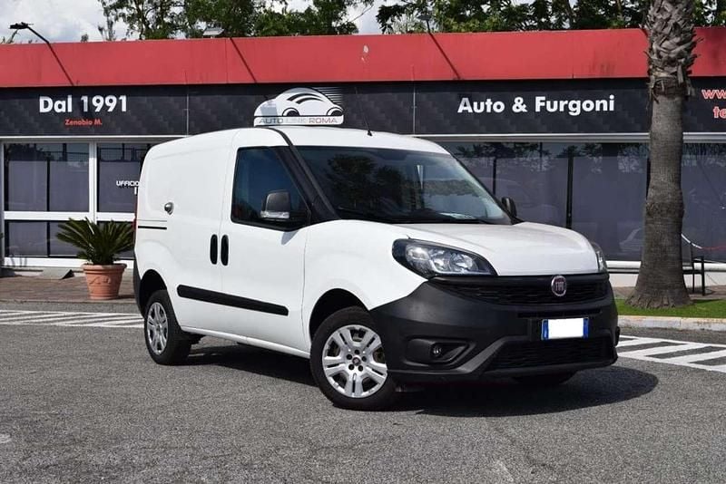 Bianco / pastello Usata 2020 Fiat Doblò Lounge Monovolume | 10.900 € (Ottimo prezzo) - Immagine 1/4