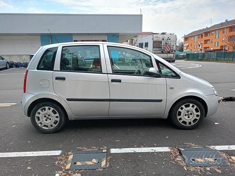 Usata Fiat Idea Dynamic 95 CV (69 kW) 2012 Grigio Monovolume