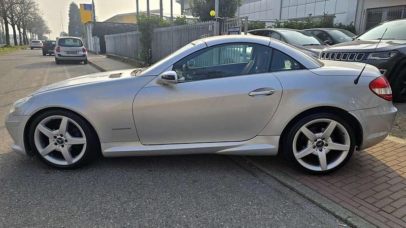 Usata Mercedes SLK200 163 CV (119 kW) 2008 Argento Cabrio