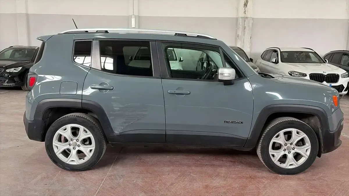Usata Jeep Renegade Limited 140 CV (102 kW) 2016 Grigio SUV