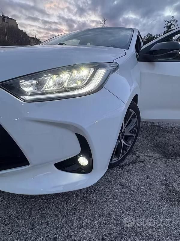 Usata Toyota Yaris Trend 72 CV (52 kW) 2023 Bianco Utilitaria