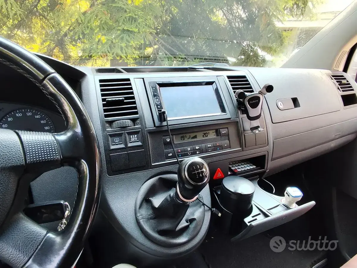 Usata VW Caravelle 102 CV (75 kW) 2009 Grigio Furgone