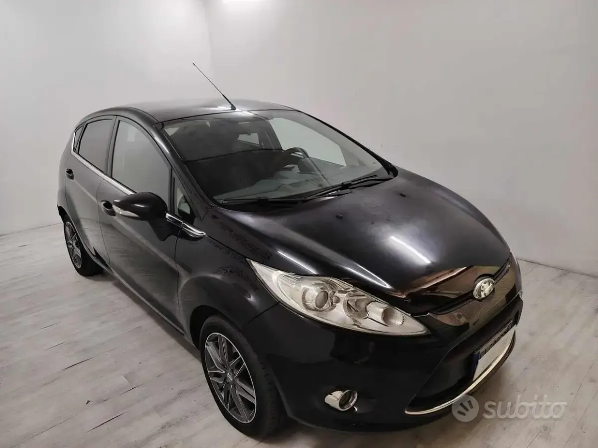 Usata Ford Fiesta Titanium 68 CV (50 kW) 2010 Nero Berlina