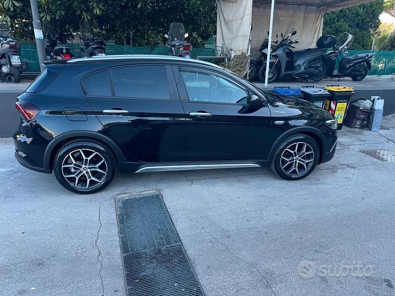 Usata Fiat Tipo Cross 131 CV (96 kW) 2022 Utilitaria