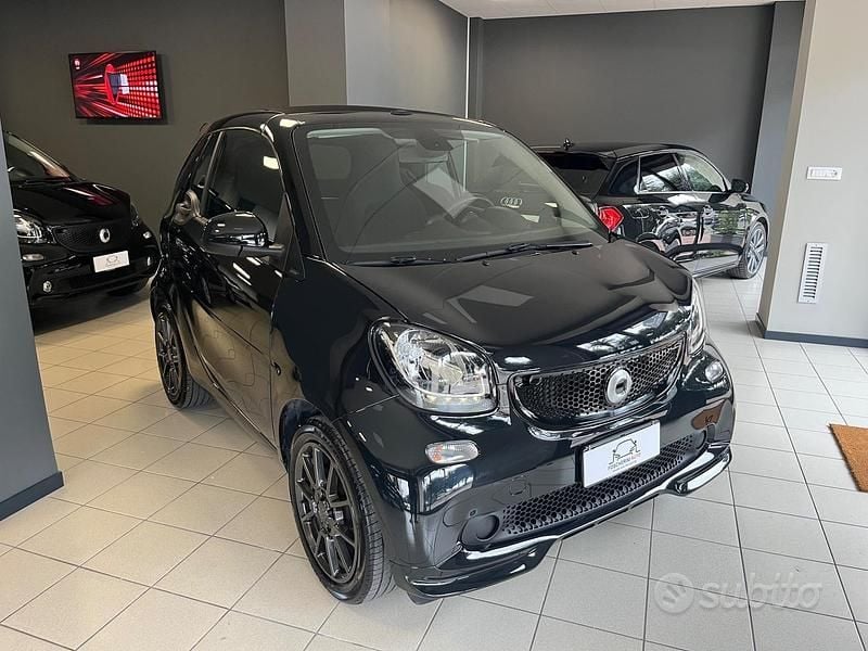 Usata Smart ForTwo Cabrio Brabus 70 CV (51 kW) 2019 Nero Cabrio