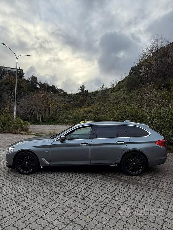 Usata BMW 520 Luxury Line 190 CV (139 kW) 2017 Grigio Station wagon