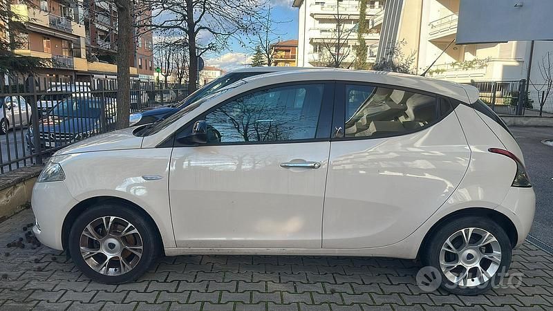 Usata Lancia Ypsilon Gold 95 CV (69 kW) 2016 Utilitaria