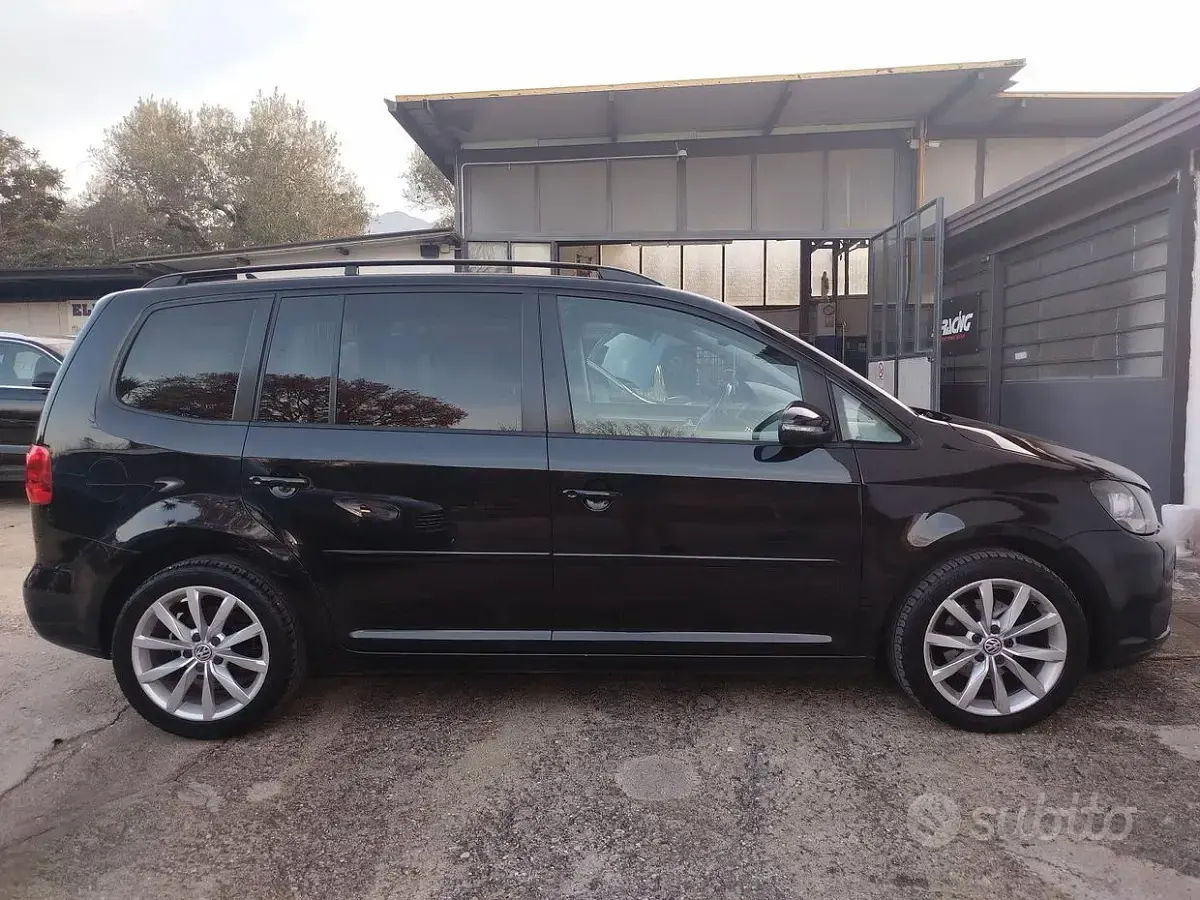 Usata VW Touran 105 CV (77 kW) 2014 Nero Monovolume