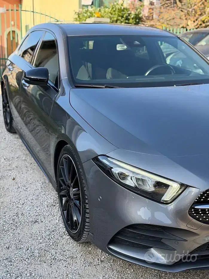 Usata Mercedes A180 Premium 116 CV (85 kW) 2018 Grigio Berlina