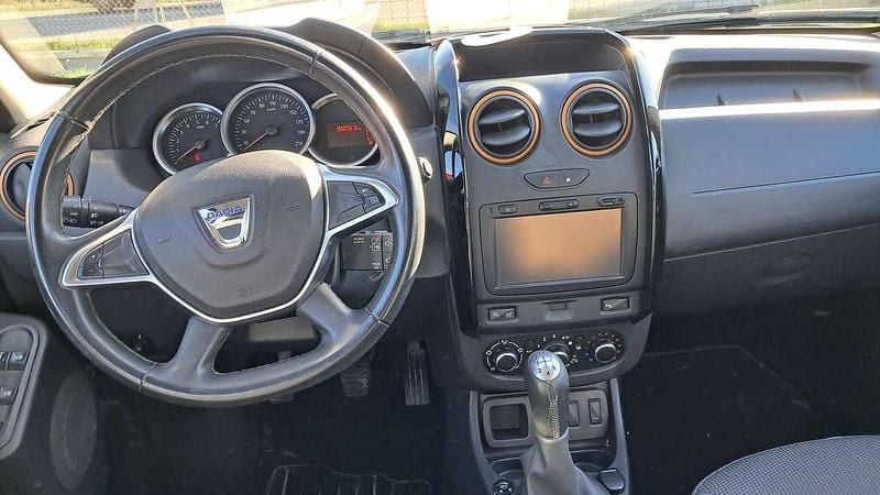 Usata Dacia Duster Lauréate 114 CV (83 kW) 2017 Grigio SUV