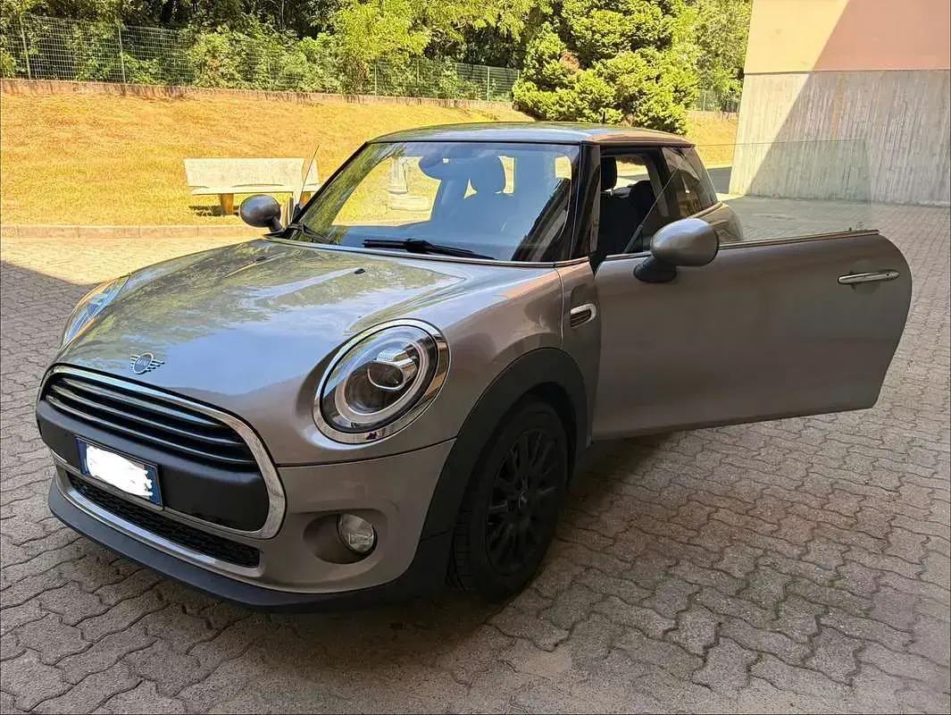 Usata Mini ONE 102 CV (75 kW) 2018 Grigio Utilitaria